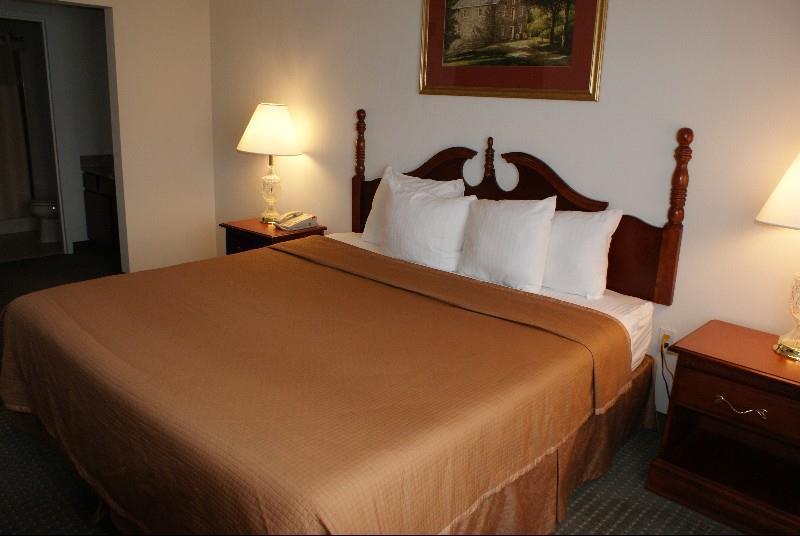 Host Inn An All Suites Hotel Уилкс-Барре Номер фото