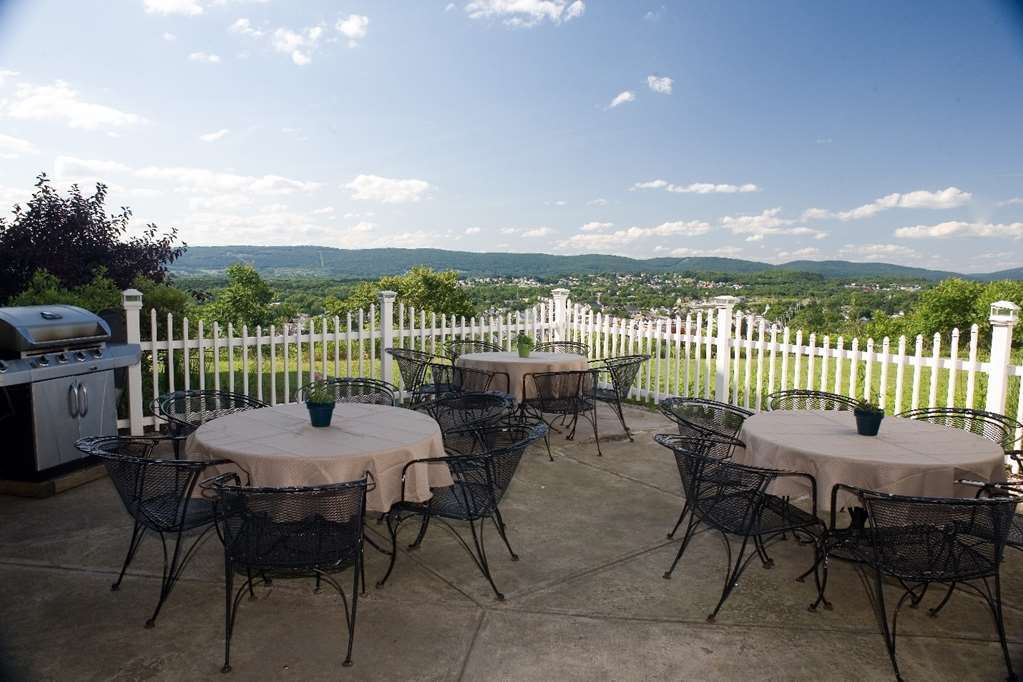 Host Inn An All Suites Hotel Уилкс-Барре Номер фото