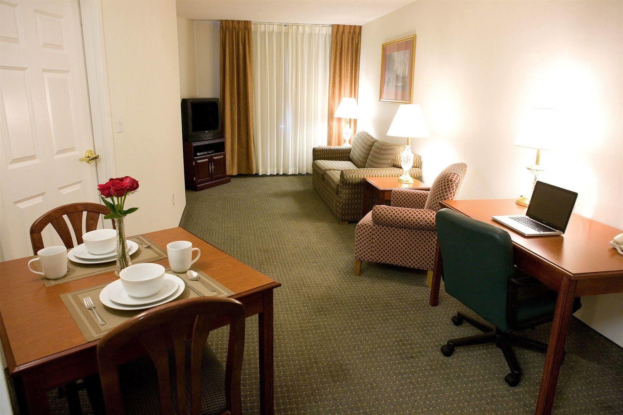 Host Inn An All Suites Hotel Уилкс-Барре Экстерьер фото
