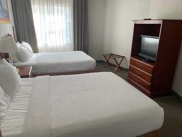 Host Inn An All Suites Hotel Уилкс-Барре Экстерьер фото