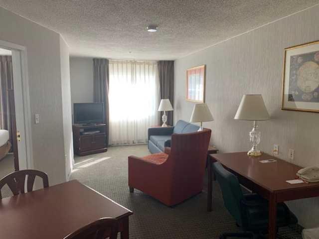 Host Inn An All Suites Hotel Уилкс-Барре Экстерьер фото